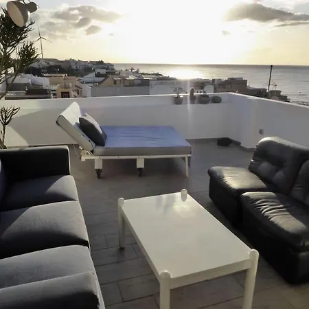 Holiday home Ganzes Haus, Terrasse, Meerblick, 100m Zum